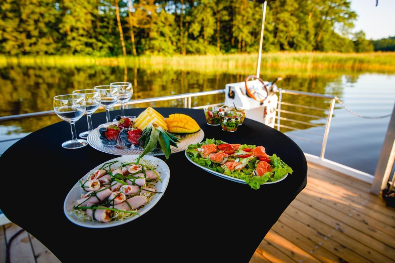 Houseboat- Dom Na Wodzie Z Sauna I Mozliwoscia Plywania Ilawa Bagian luar foto